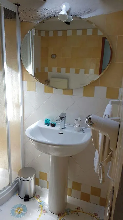 ***  Flori'S Bed & Breakfast Viareggio Italy