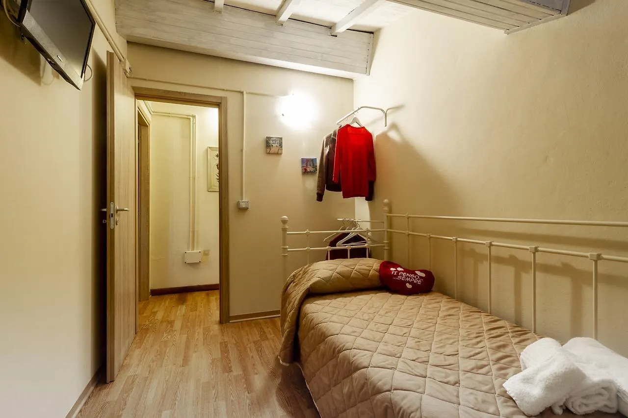 Flori'S Bed & Breakfast Viareggio