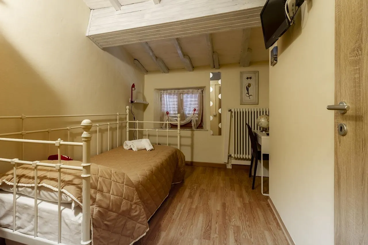 Flori'S Bed & Breakfast Viareggio 3*,  Italy